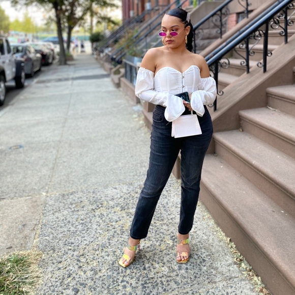 Meet your Posher, Kayla - Picture 1 of 2